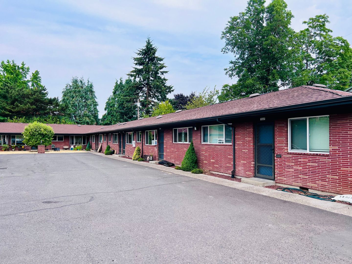 Portland Apartment: 7043 SE Woodward St.