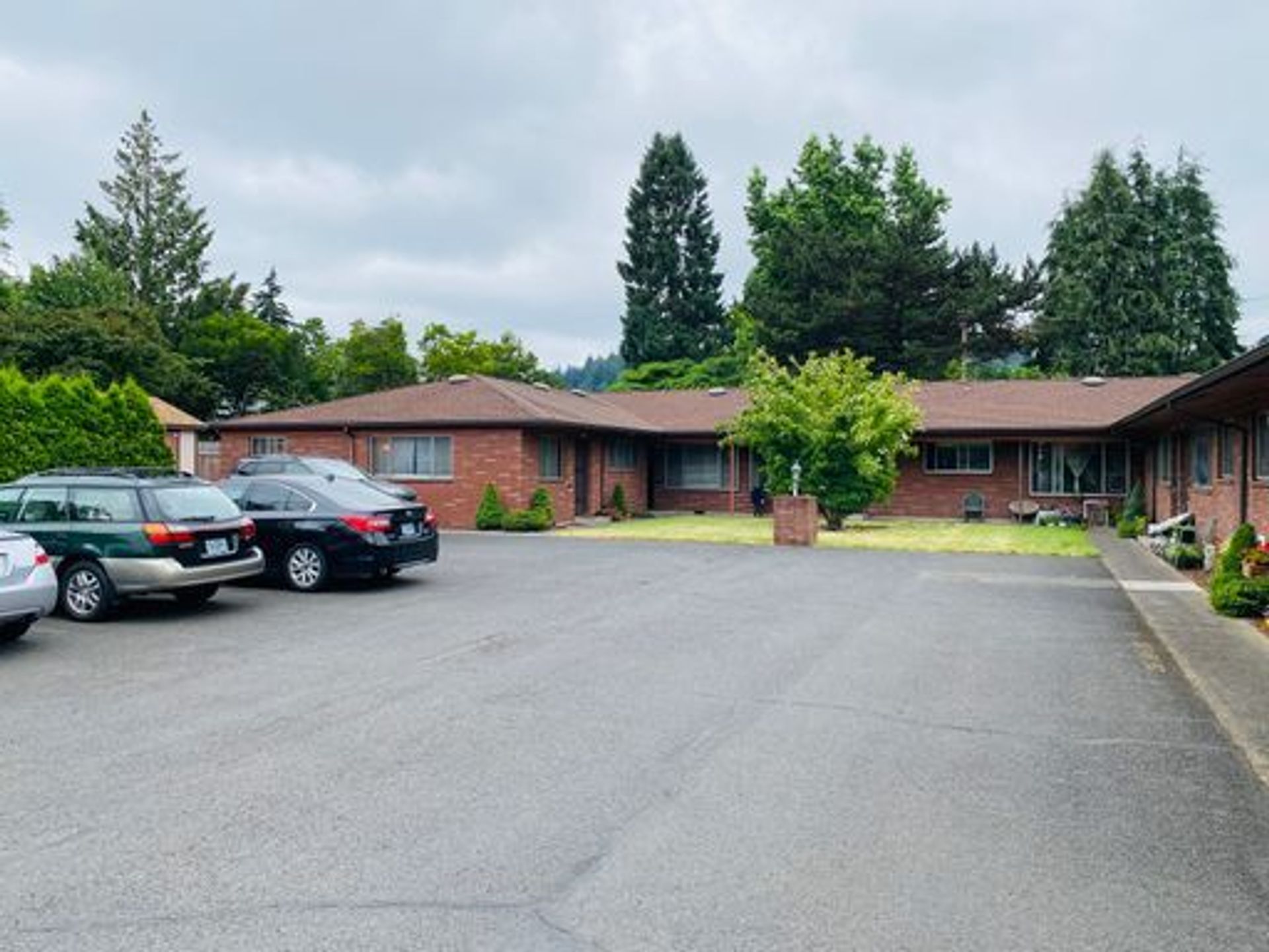 Portland Apartment: 7037 SE Woodward St.