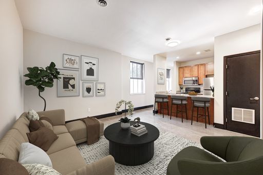 Beautiful Renovated Historic Apartment – photo 1