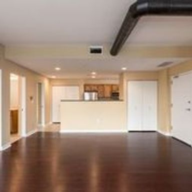 ✨ Now Leasing – Stunning 2 Bed / 1 Bath on the 4th Floor! ✨ – photo 1