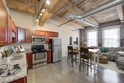 One Bedroom, One Bathroom Exposed Brick. Our Most Popular Floorplan! – photo 1