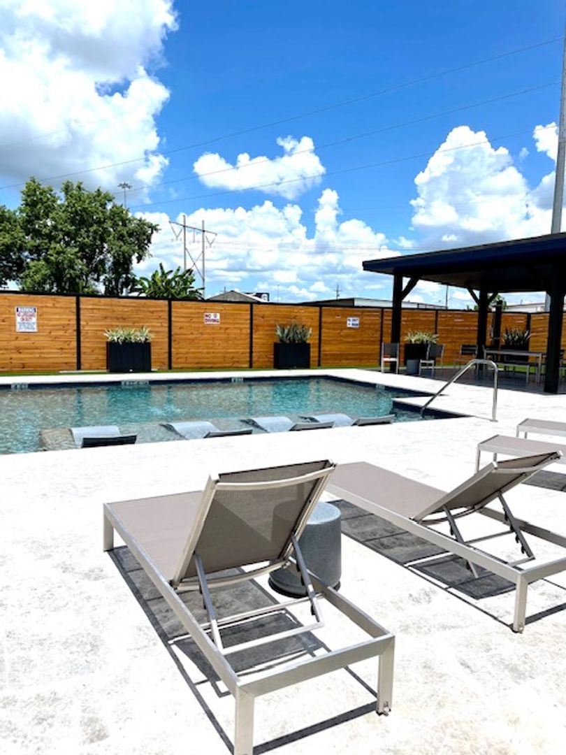 Pool at The Logan (3 of 4)