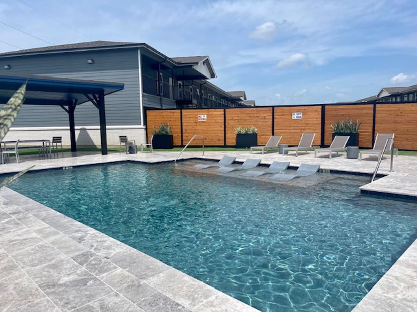 Pool at The Logan (2 of 4)