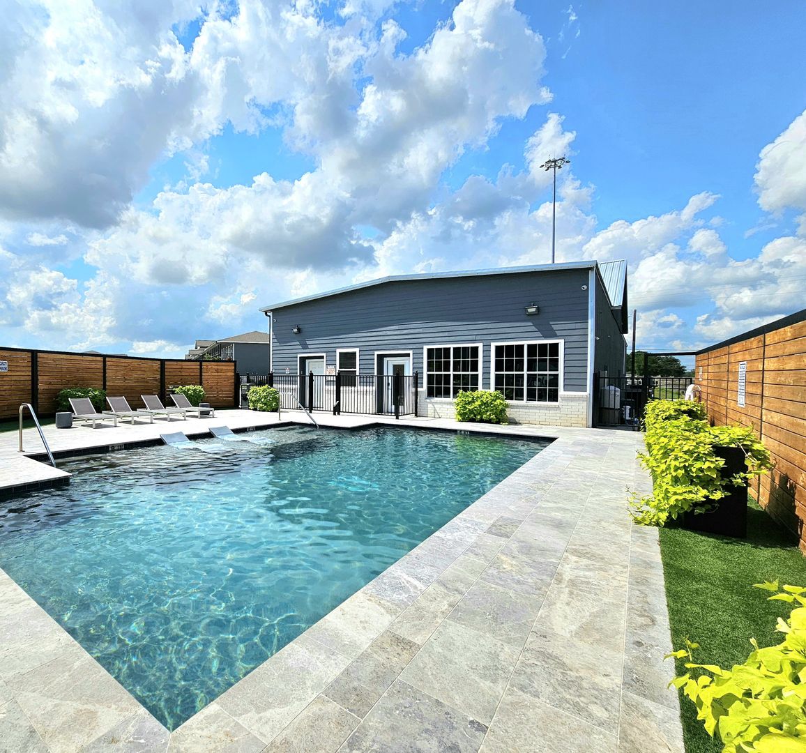 Pool at The Logan (4 of 4)