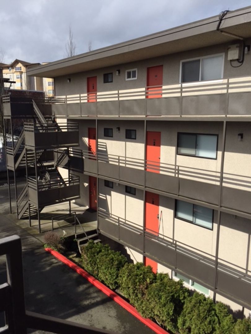 Seattle Apartment: 1653 21st Ave