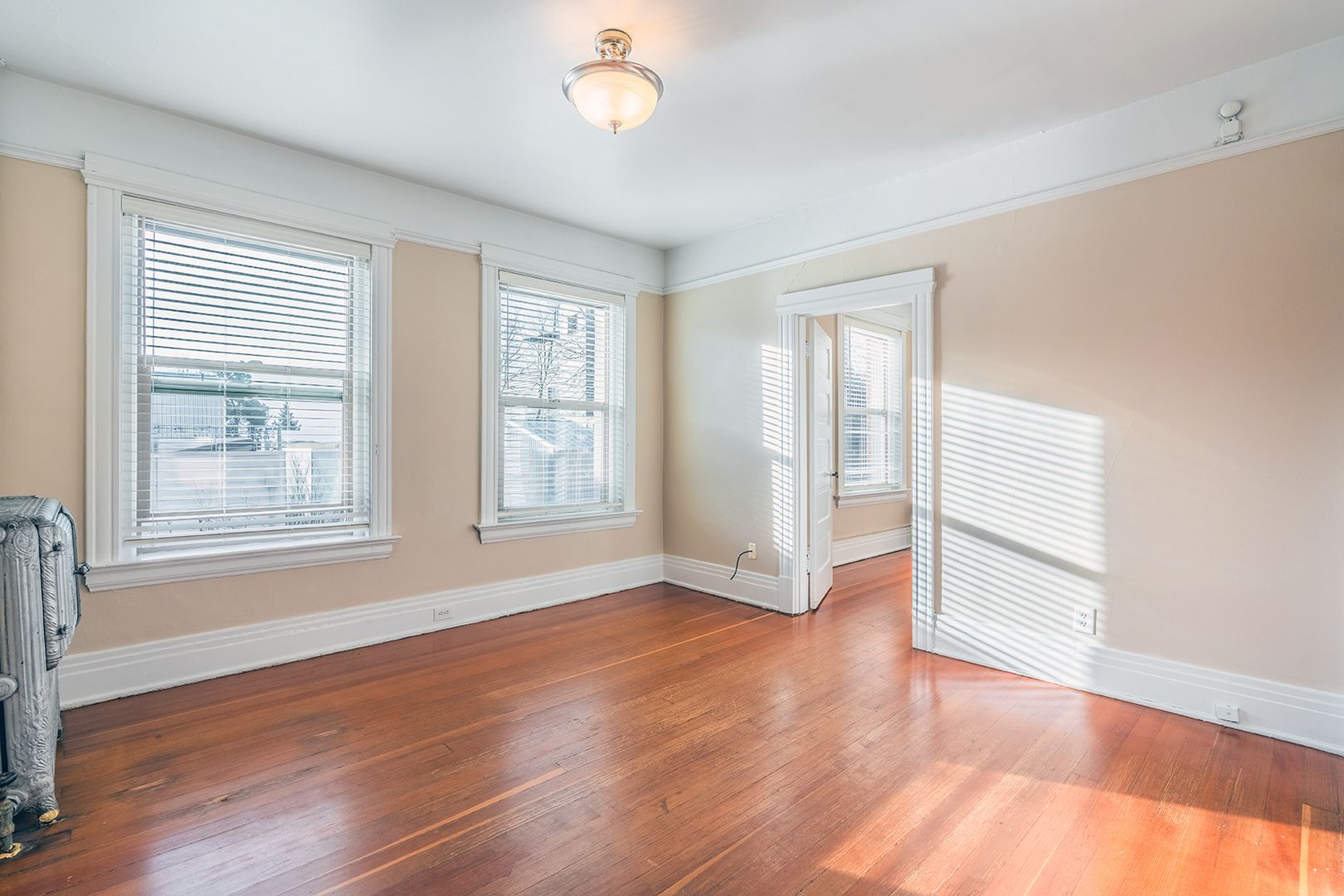 Seattle Apartment: 1421 15th Ave