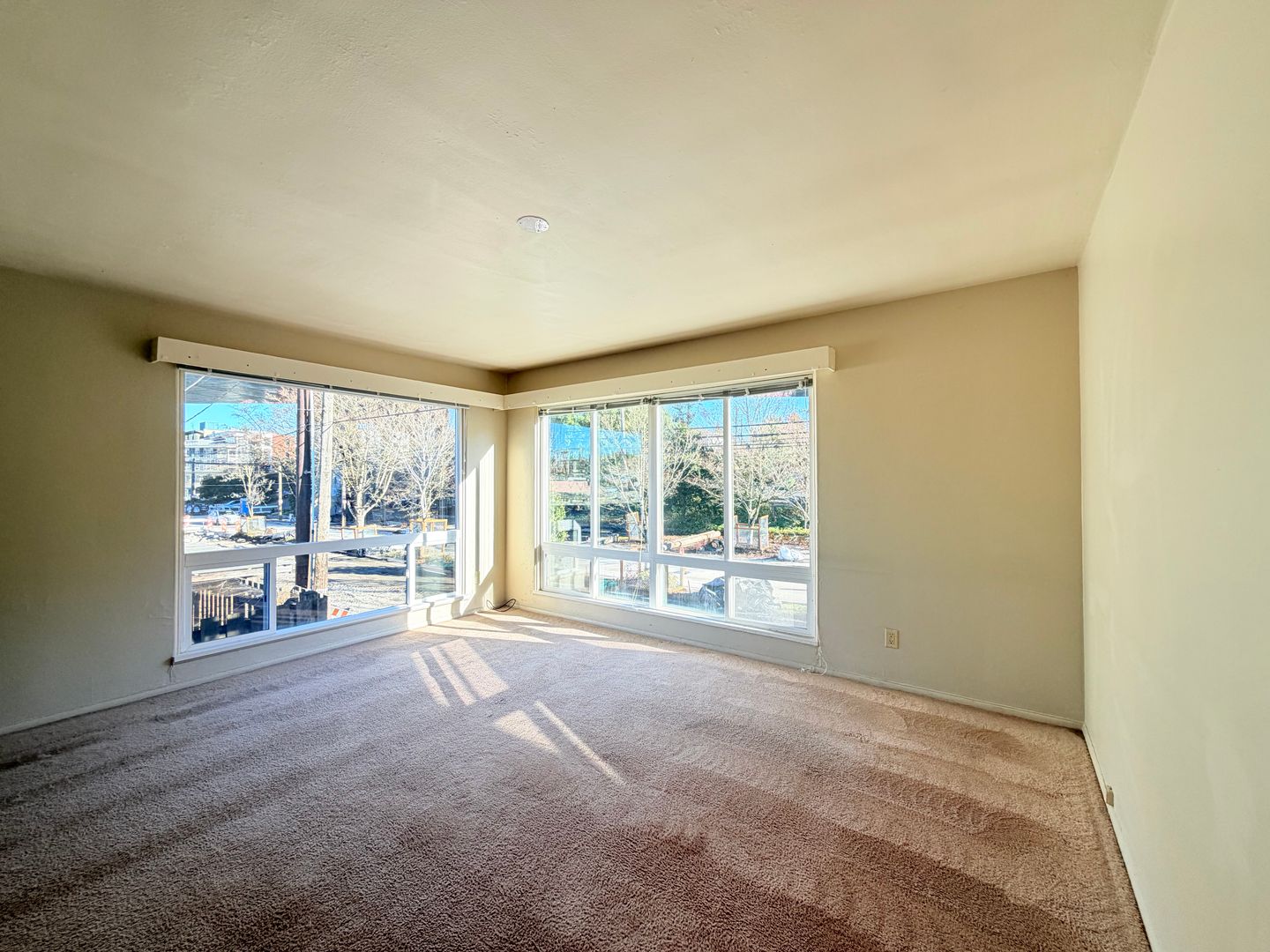 Seattle Apartment: 3101-3105 1/2 Eastlake Ave E