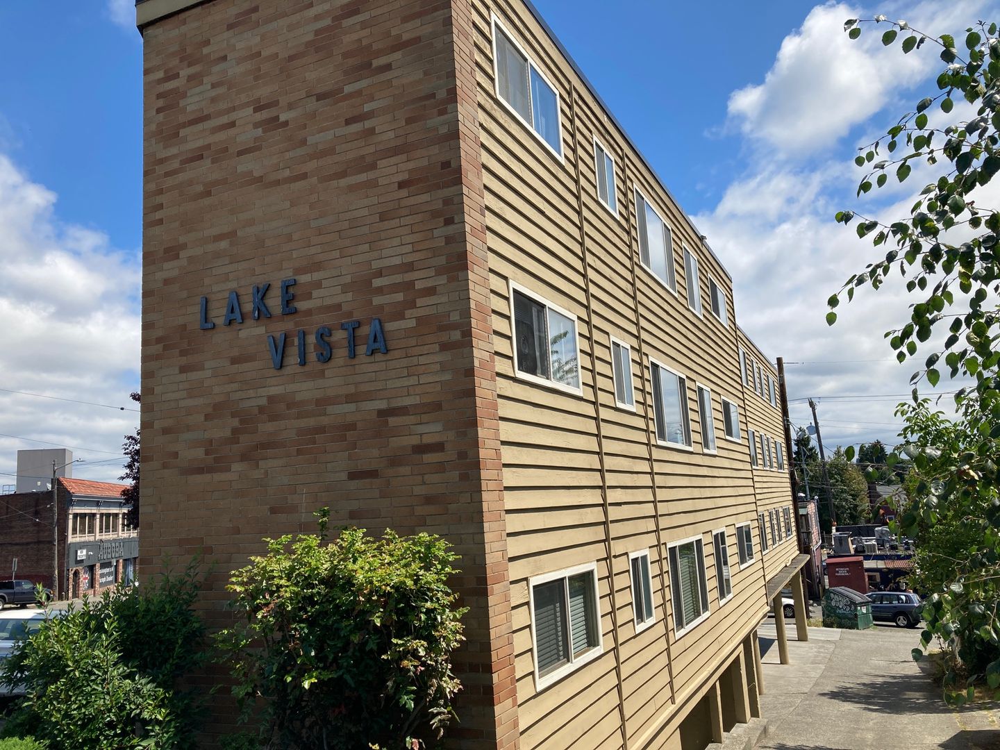 Seattle Apartment: 7320 Winona Ave N
