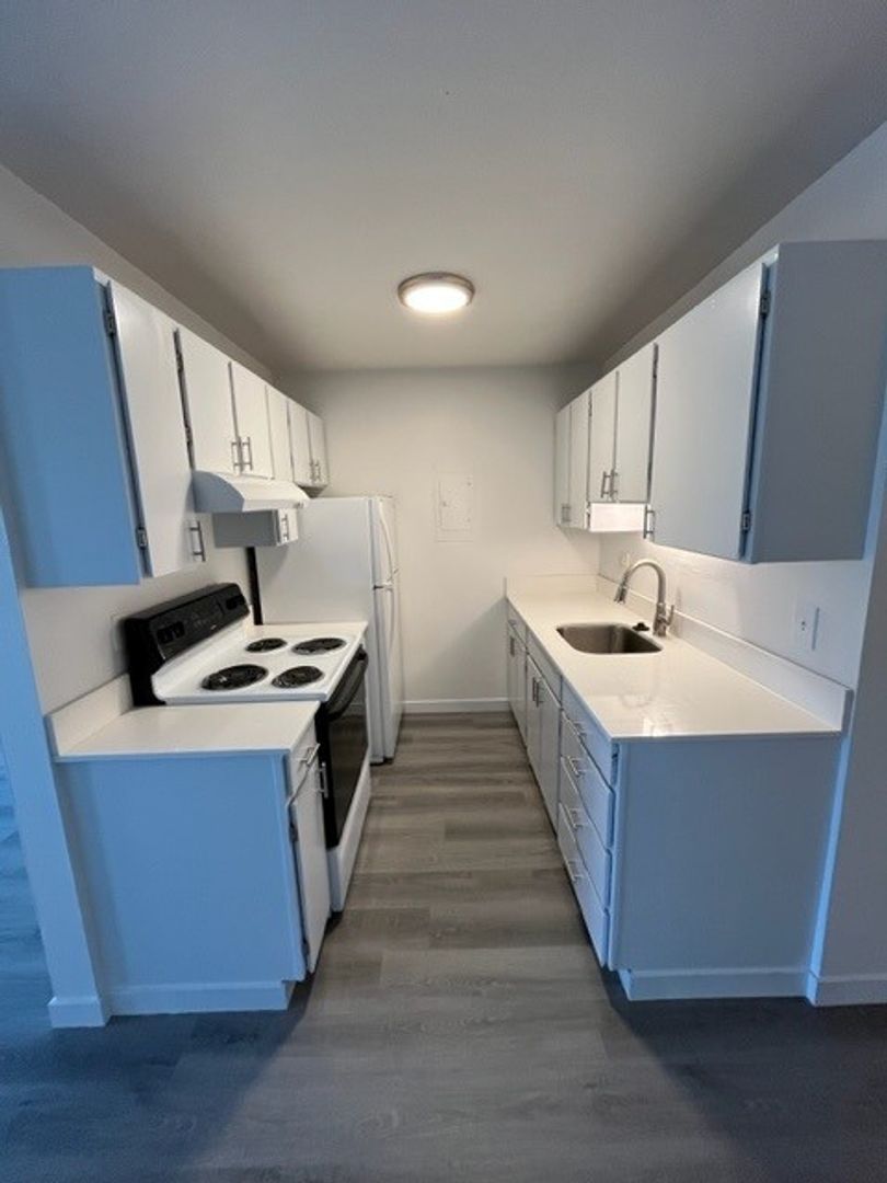 Renton Apartment: 351 Vuemont Pl NE
