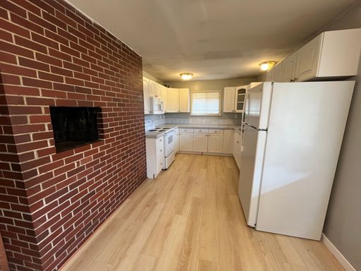 3 bed house by Martha Lake – photo 1
