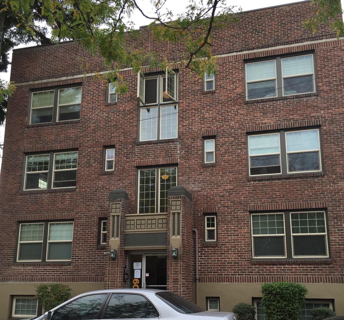 Seattle Apartment: 1809 41st Ave E