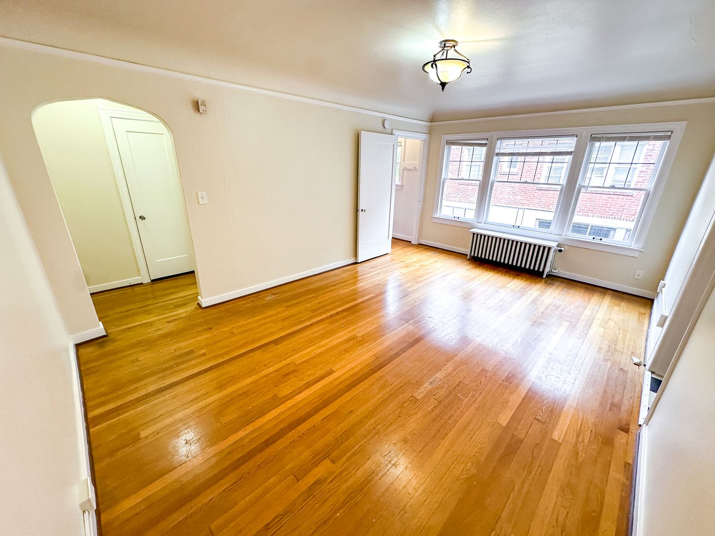 Seattle Apartment: 409 10th Ave E