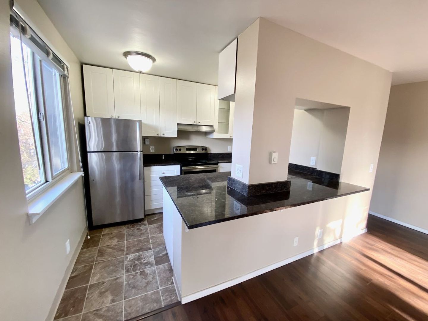 Seattle Apartment: 700 E Mercer St