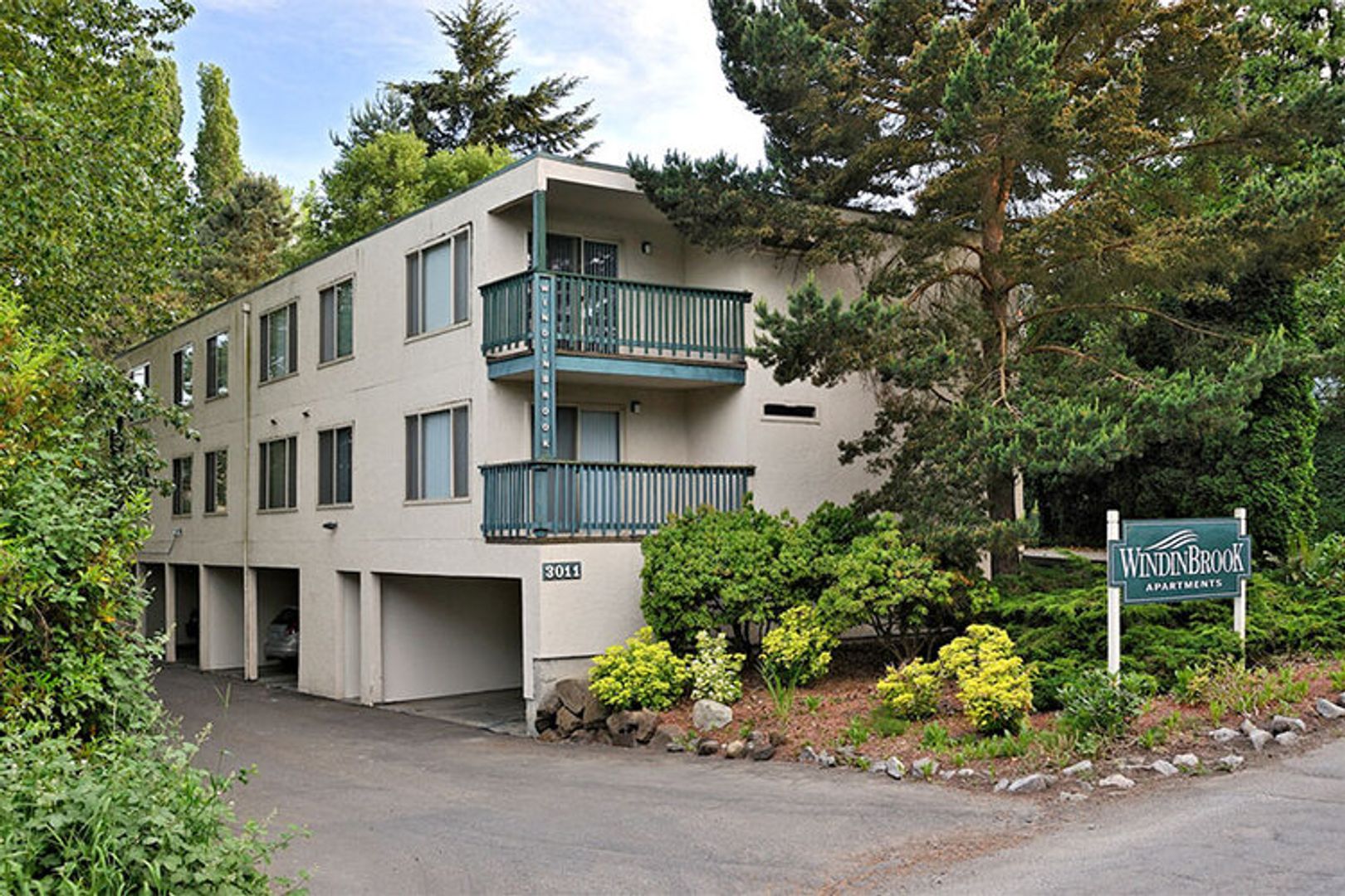 Seattle Apartment: 3011, 3015 NE 143rd St
