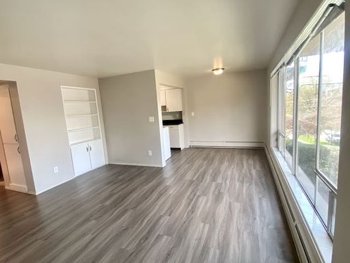 Bright Eastlake One-Bedroom – photo 1
