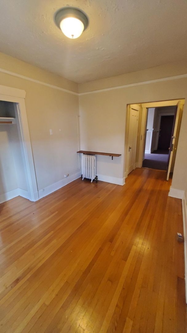 Seattle Apartment: 215 13th Ave E