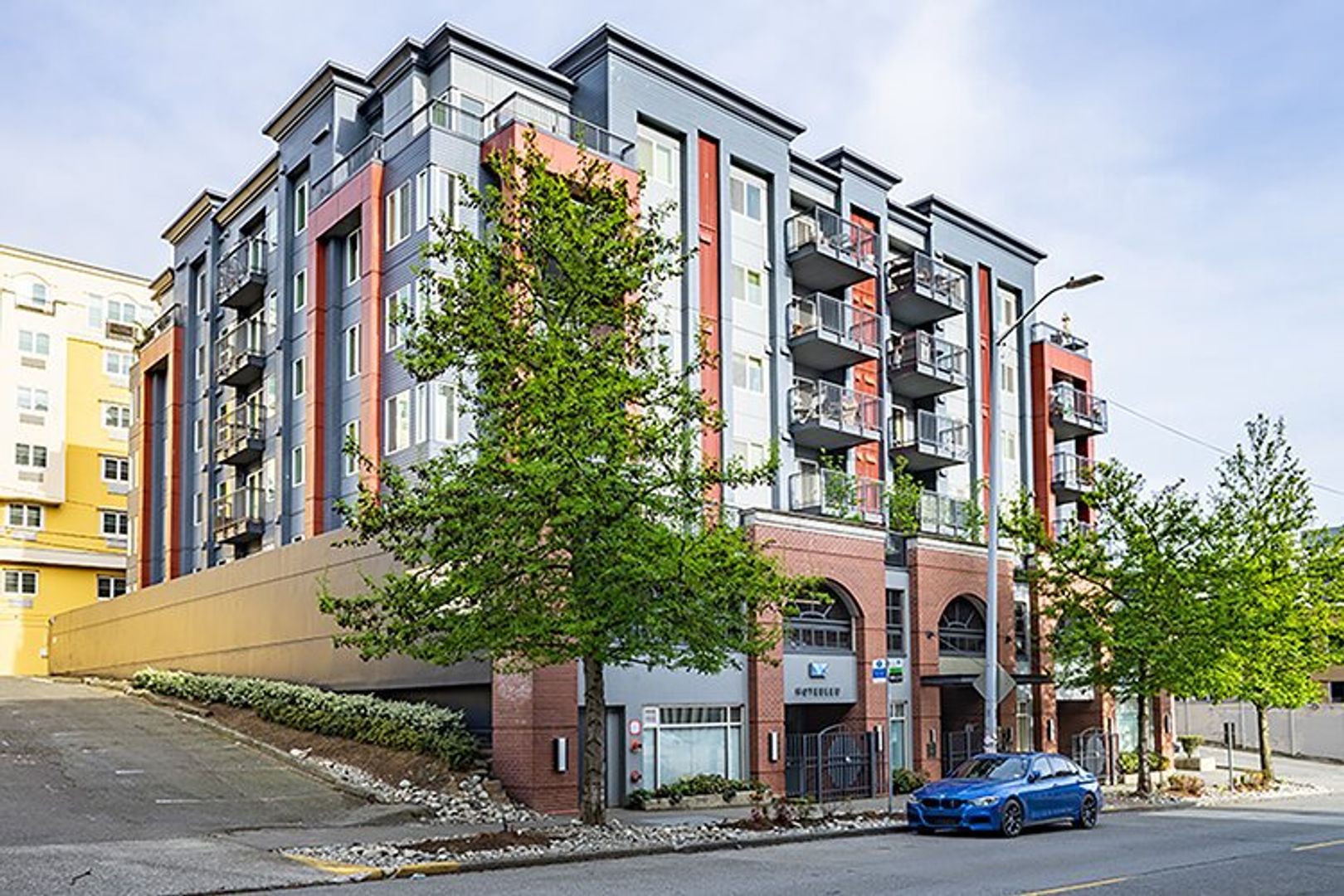 Seattle Apartment: 422 1st Ave W