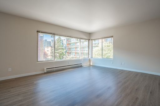 Camelot Unit 402 - Amazing, Spacious 3 BR / 3 BA Flagship Apartment With Balcony - September Free – photo 1