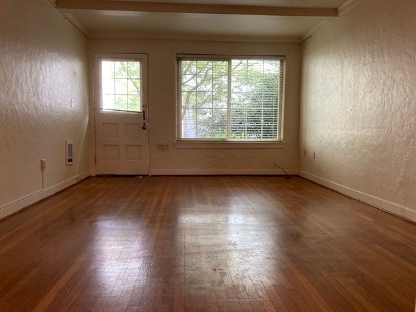 Seattle Apartment: 1815 15th Ave