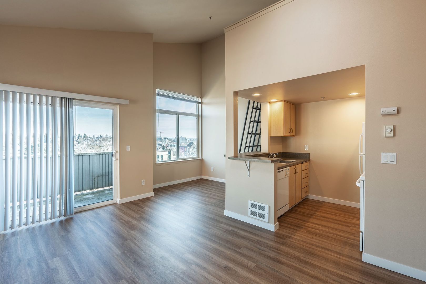 Seattle Apartment: 411 11th Ave