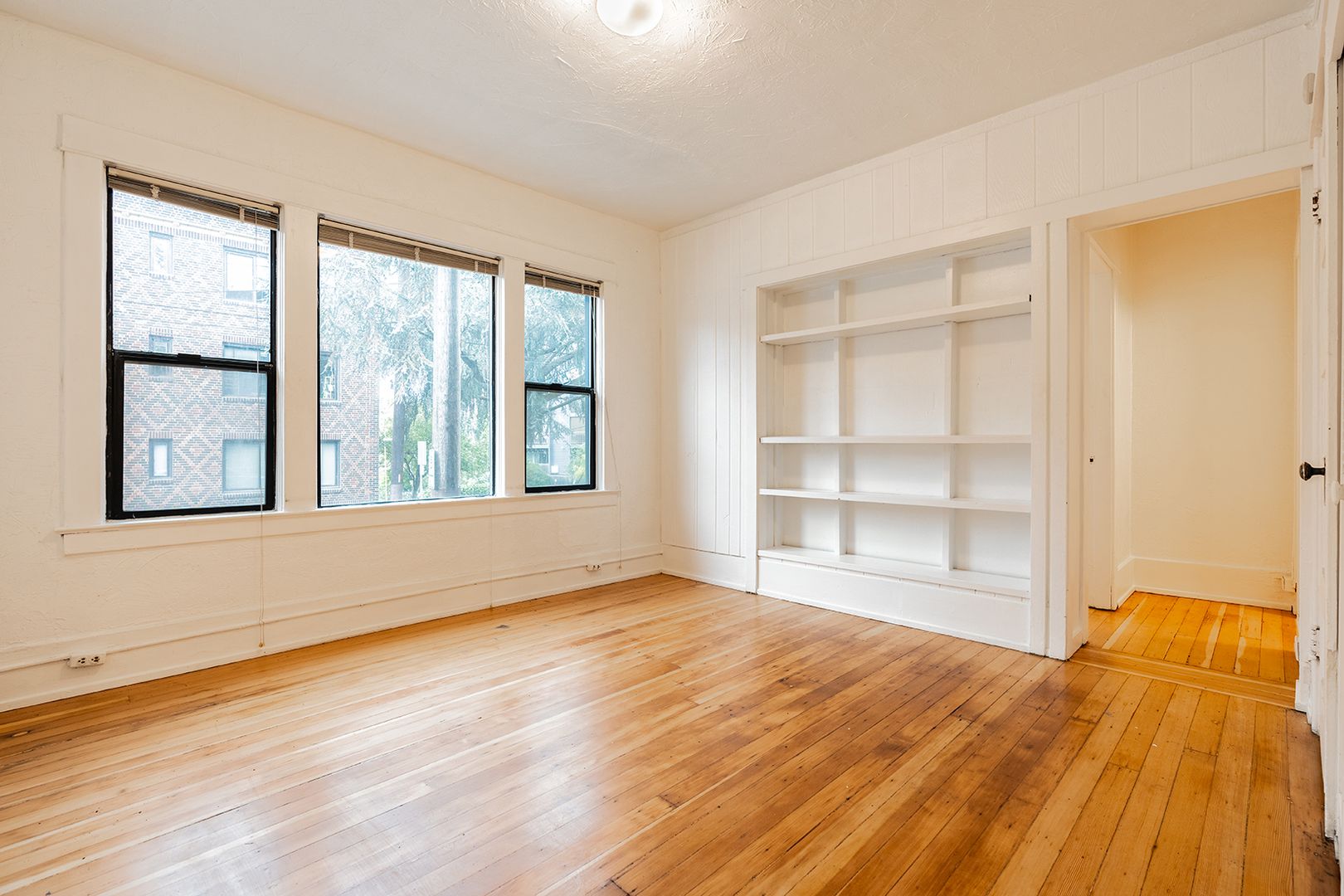 Seattle Apartment: 768 Bellevue Ave E