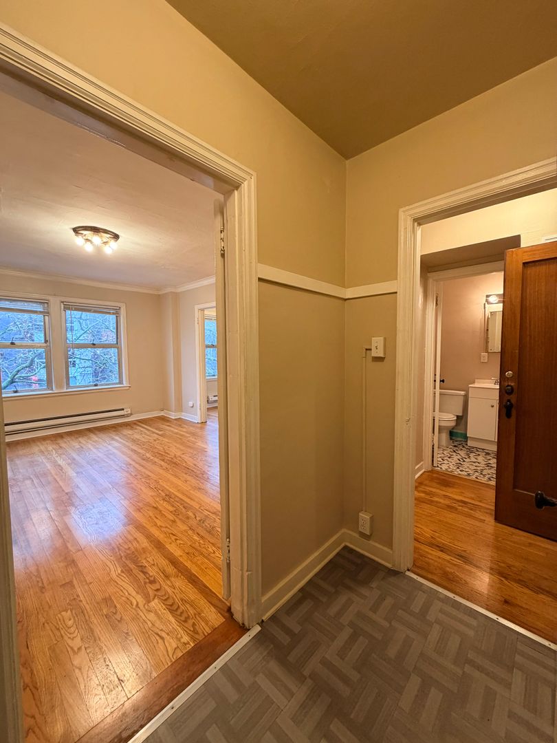 Seattle Apartment: 26 Harrison St