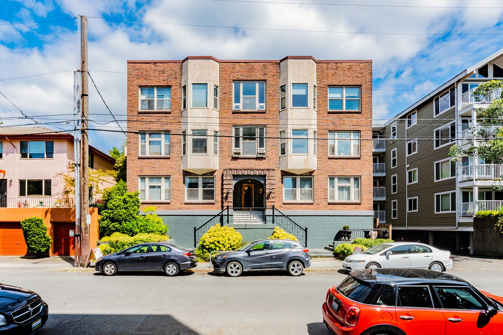 Seattle Apartment: 320 Summit Ave E