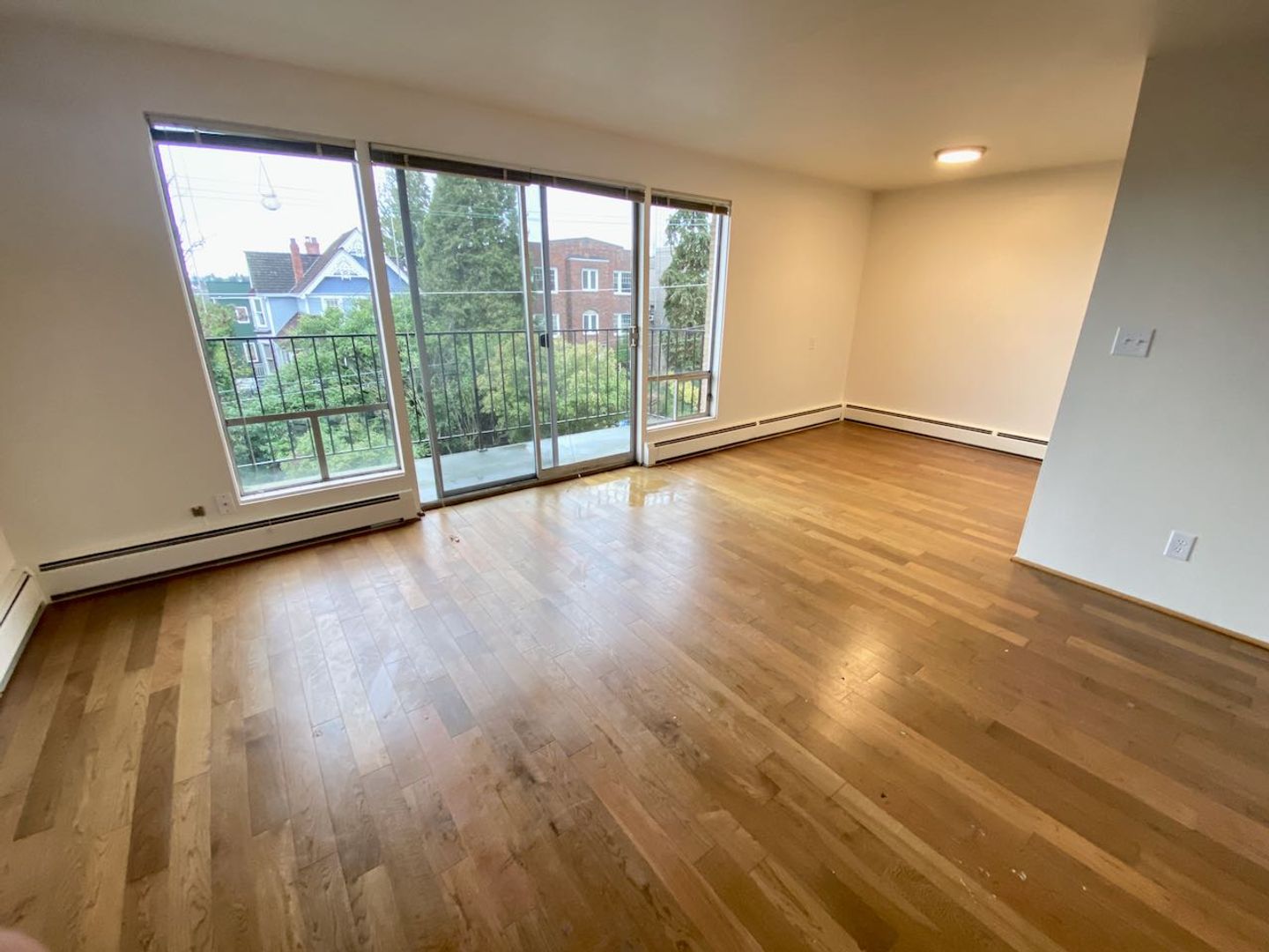 Seattle Apartment: 2800 Franklin Ave E