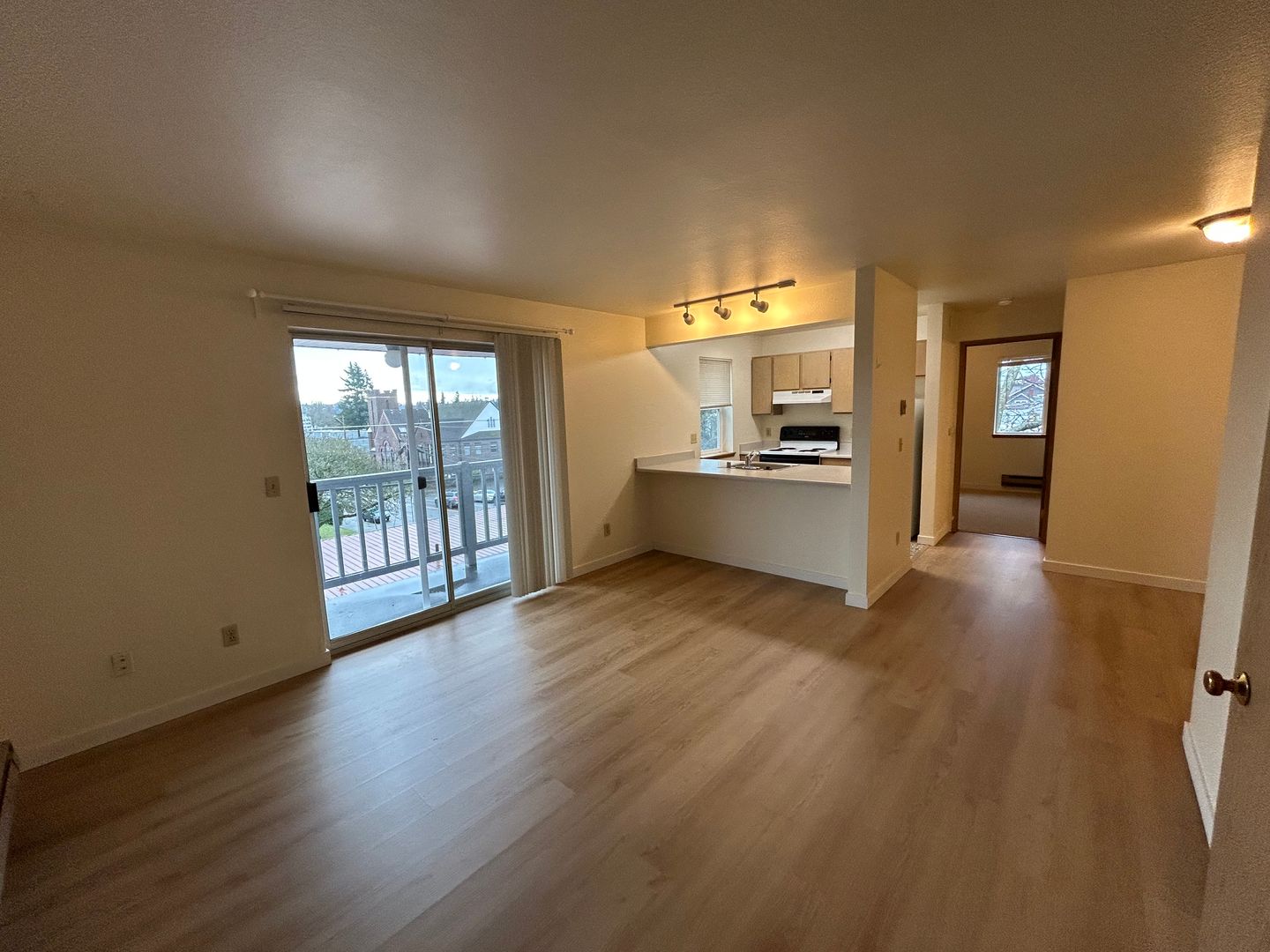 Seattle Apartment: 6408 20th Ave NW