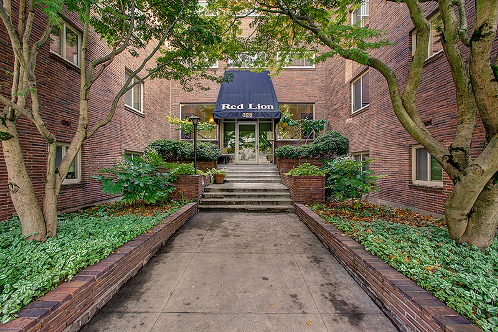 Seattle Apartment: 328 Bellevue Ave E