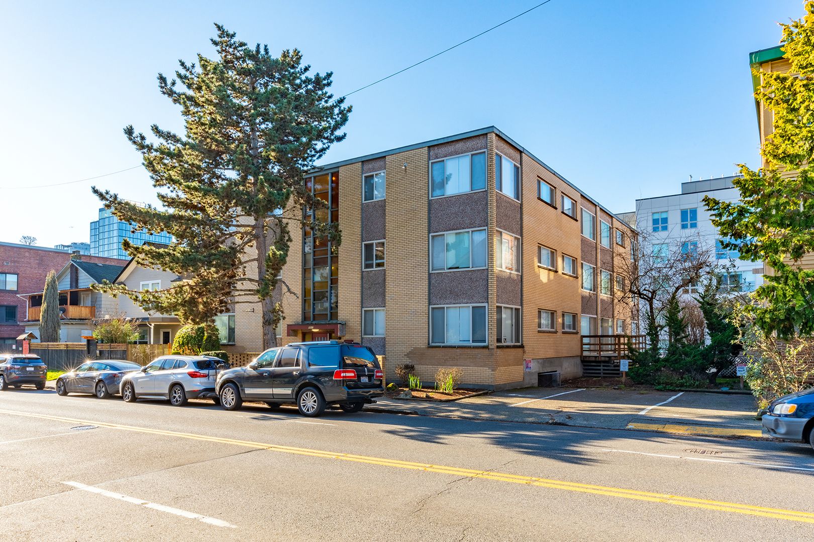 Seattle Apartment: 5017 15th Ave NE