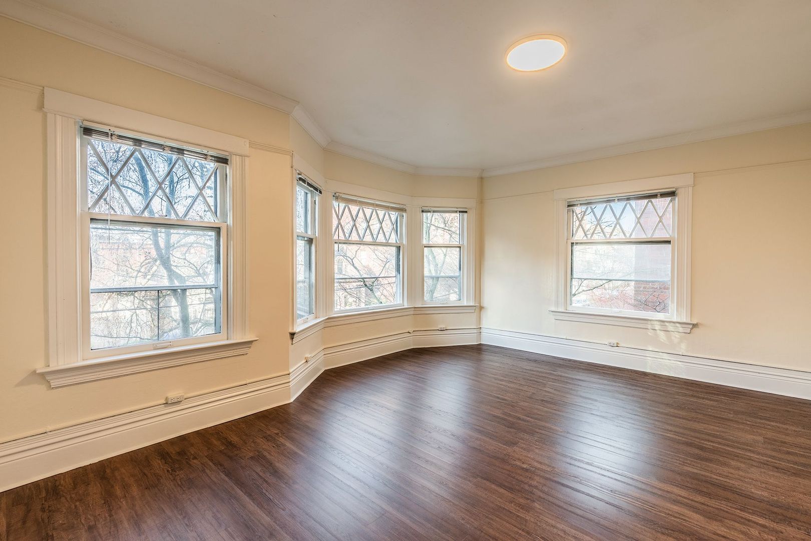 Seattle Apartment: 302 - 10th Ave E