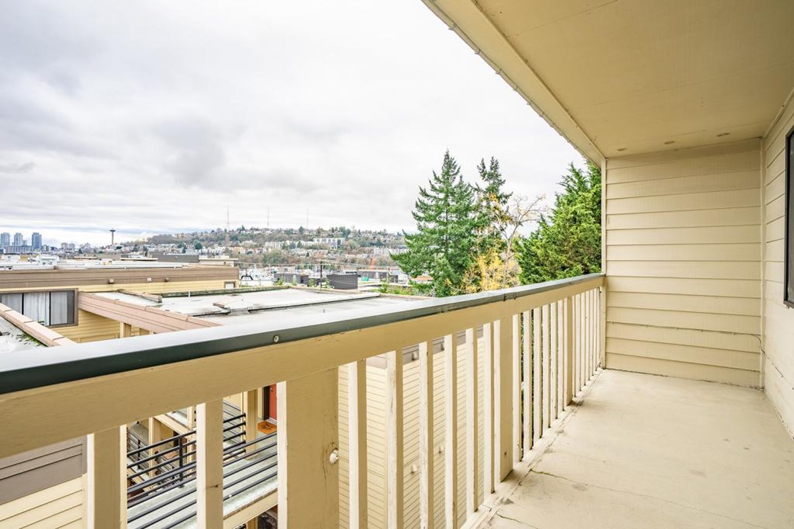 Seattle Apartment: 3419 Wallingford Ave N