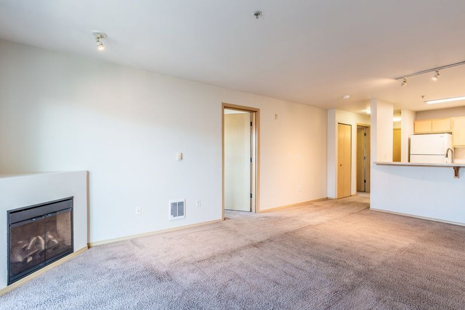 Seattle Apartment: 9514 Stone Ave N