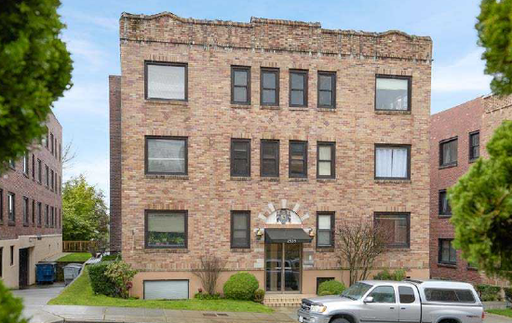 ***MOVE-IN BONUS!*** Stanford Arms Apartments: hardwood floors, charm, garage parking, shared courtyard, cats ok! – photo 1
