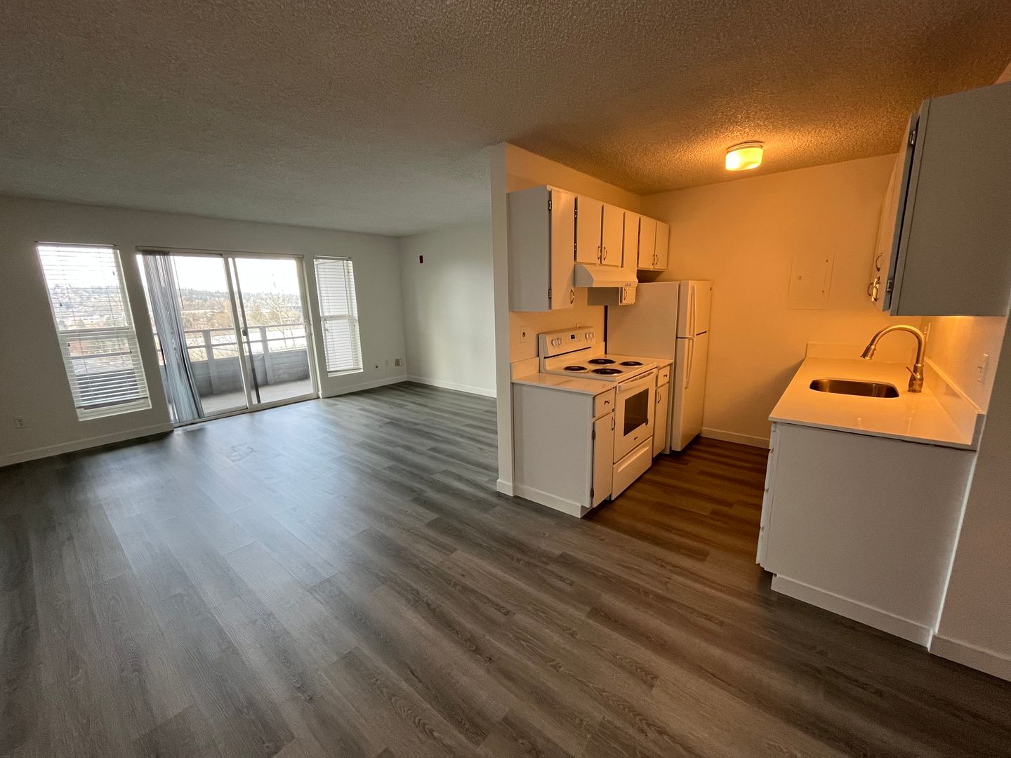 Renton Apartment: 351 Vuemont Pl NE