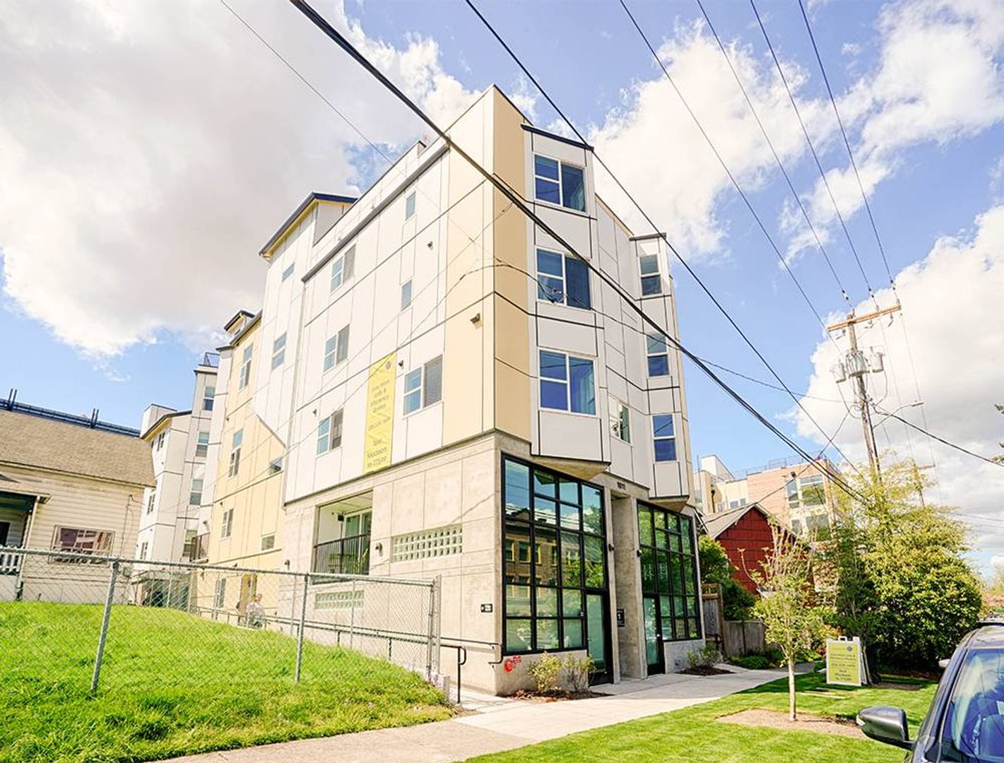 Seattle Apartment: 1811 20th Ave
