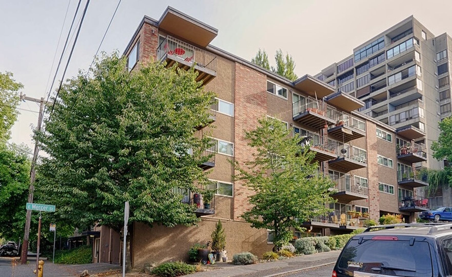 Seattle Apartment: 600 Summit Ave. E