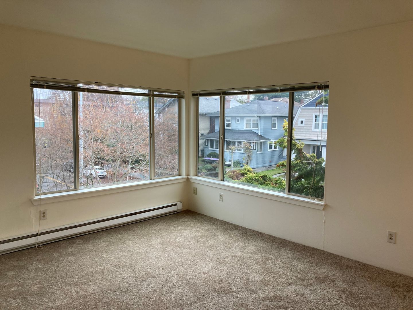Seattle Apartment: 5027 15th Ave NE
