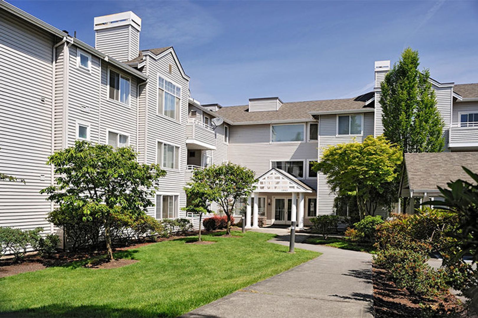 Bellevue Apartment: 13902 NE 8th St
