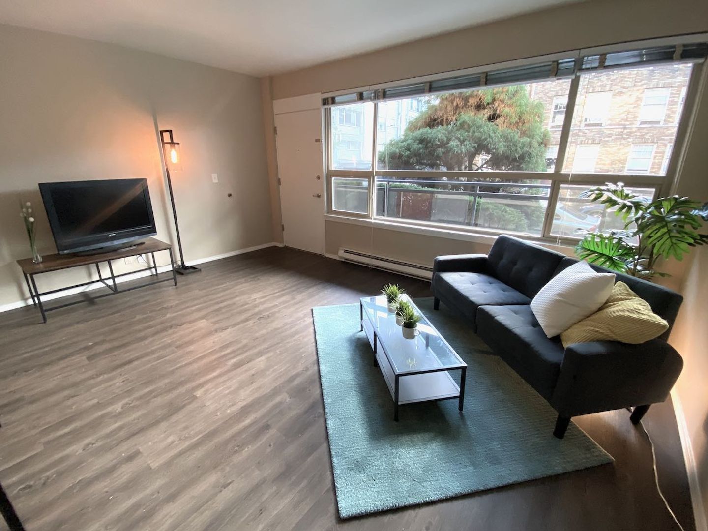 Seattle Apartment: 700 E Mercer St