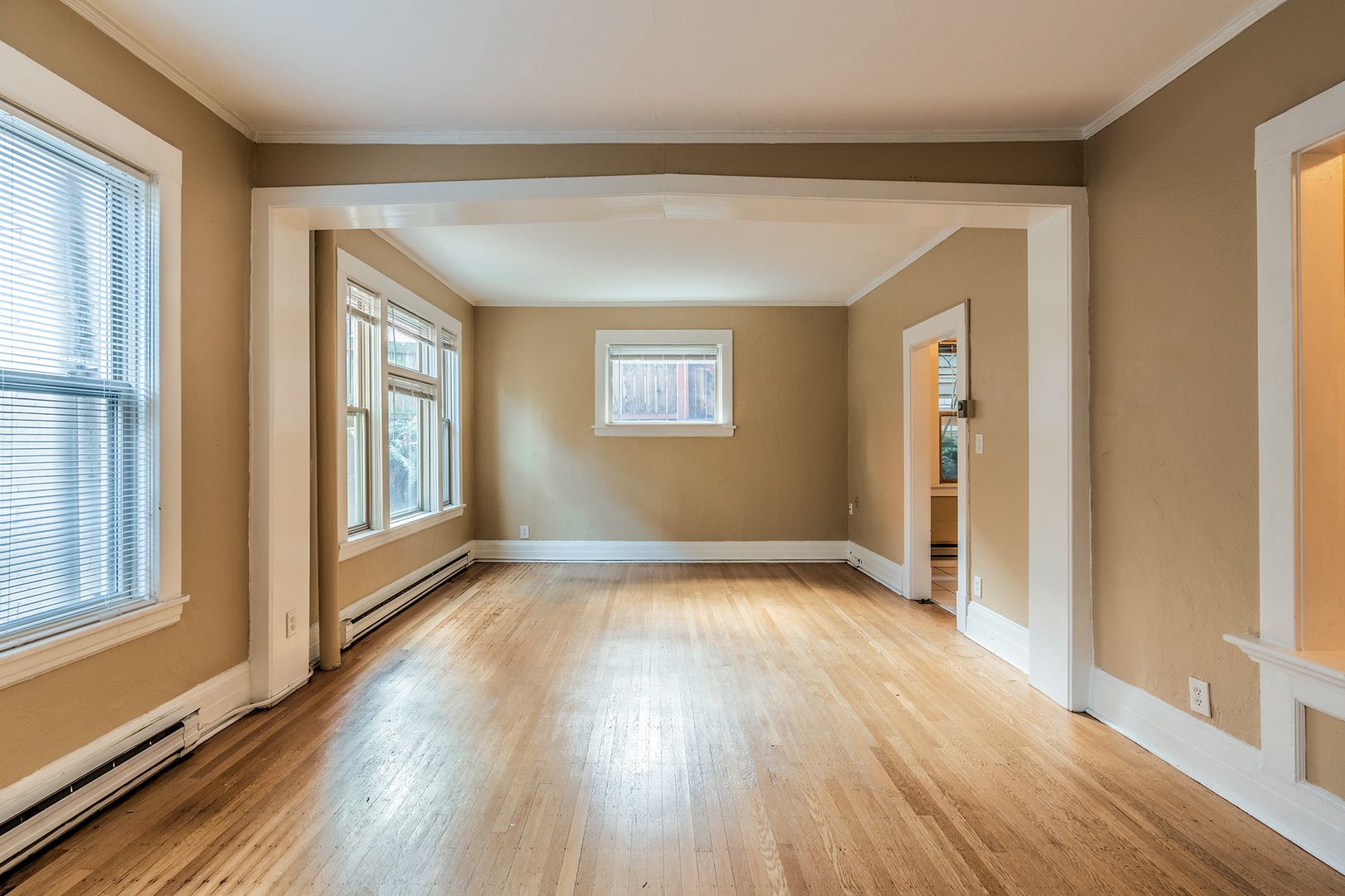 Seattle Apartment: 320 Summit Ave E