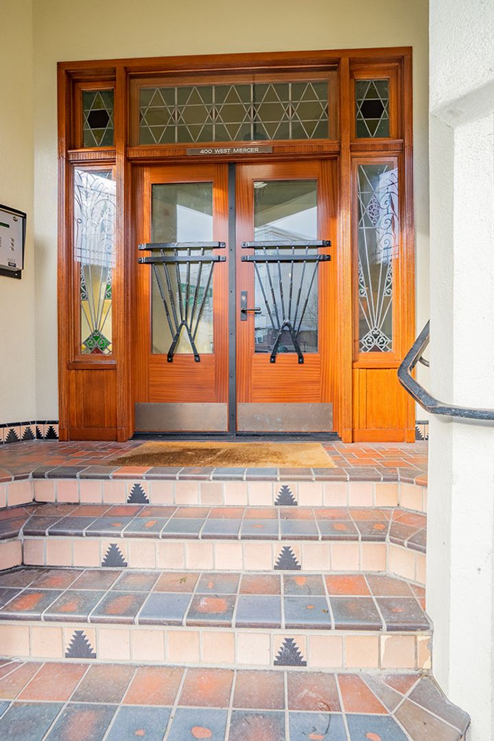 Seattle Apartment: 400 W Mercer St