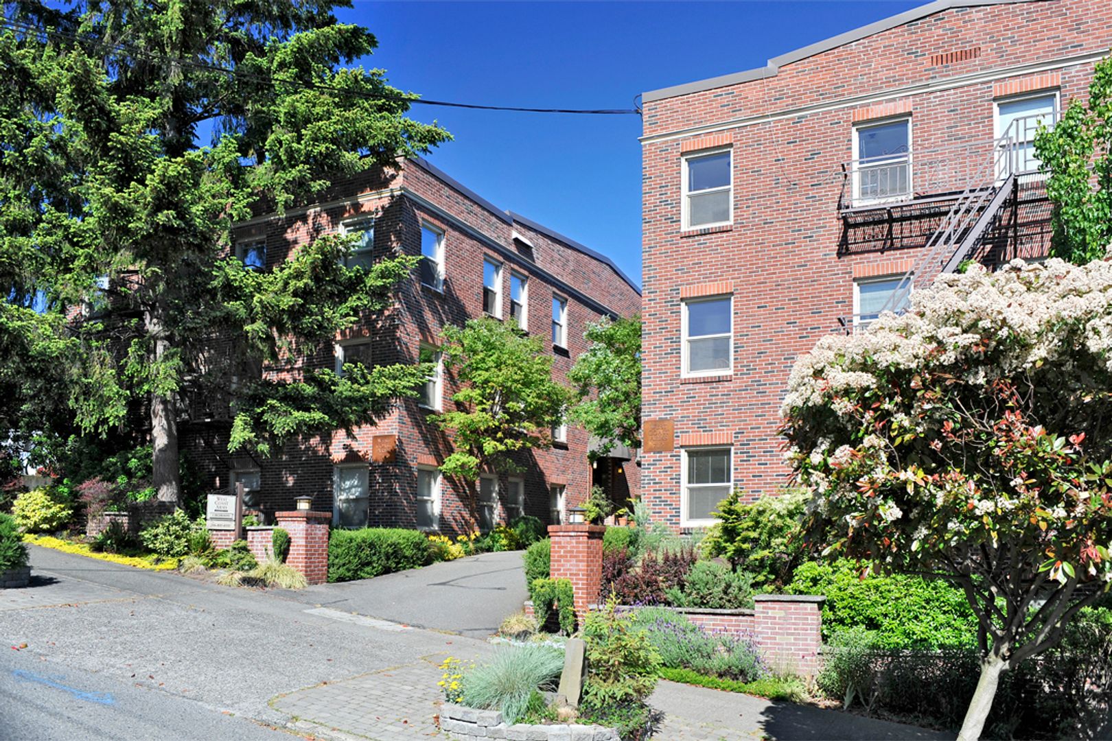 Seattle Apartment: 712 3rd Ave W