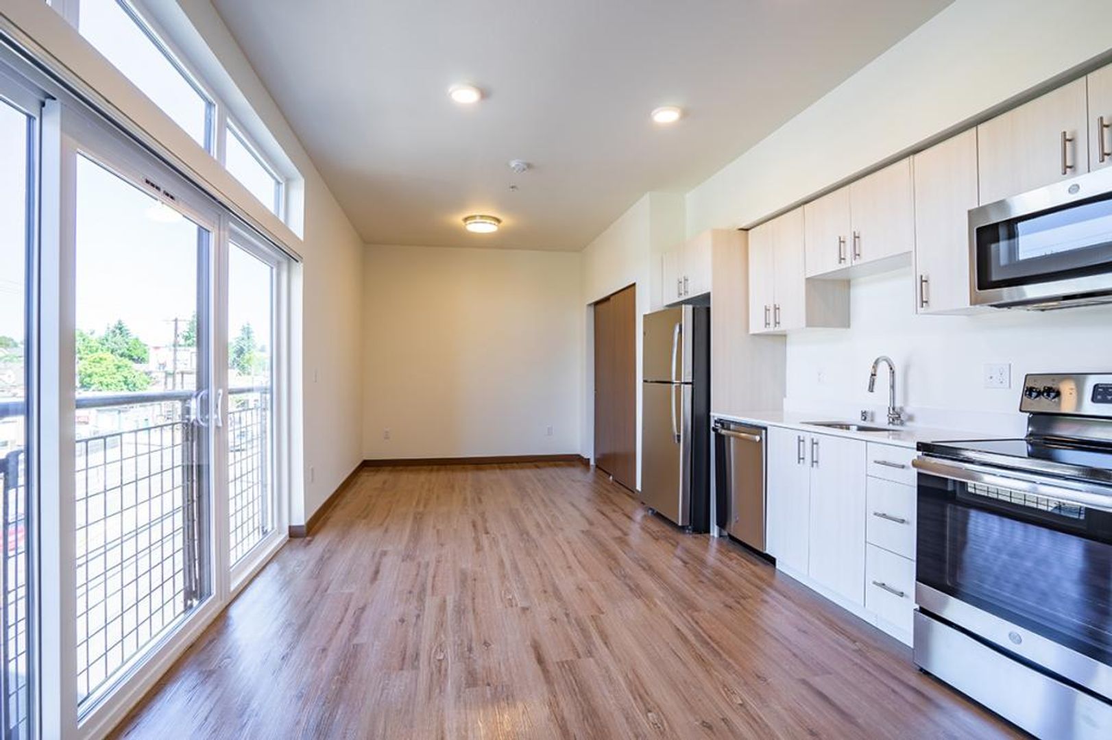 Seattle Apartment: 8820 Aurora Ave N