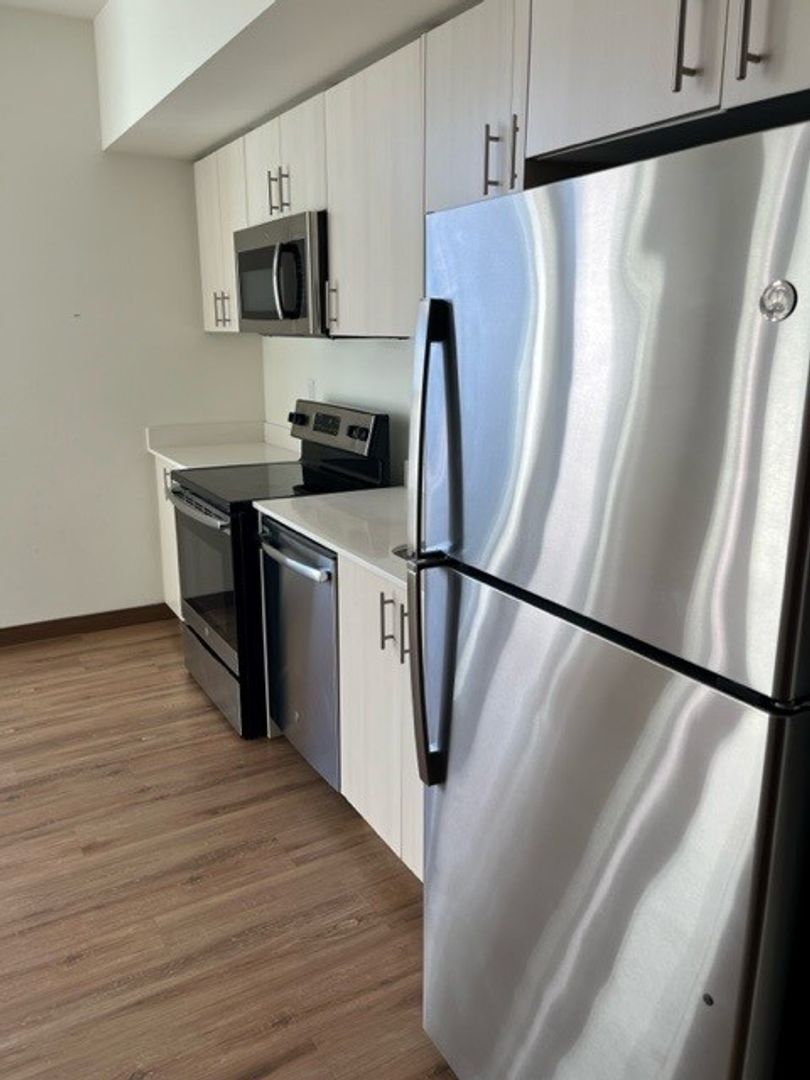 Seattle Apartment: 8820 Aurora Ave N