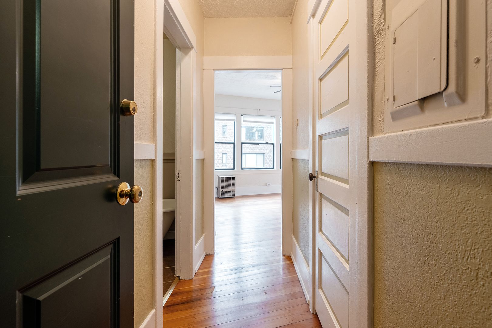 Seattle Apartment: 768 Bellevue Ave E