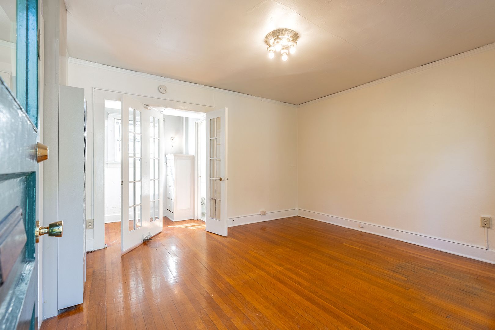 Seattle Apartment: 425-435 10TH Ave E