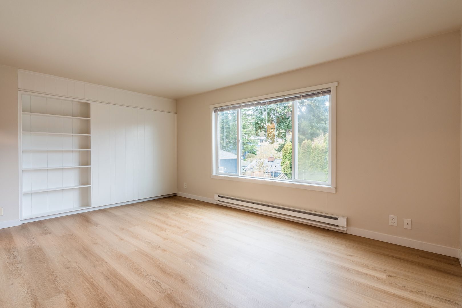 Seattle Apartment: 3855 34th Ave W