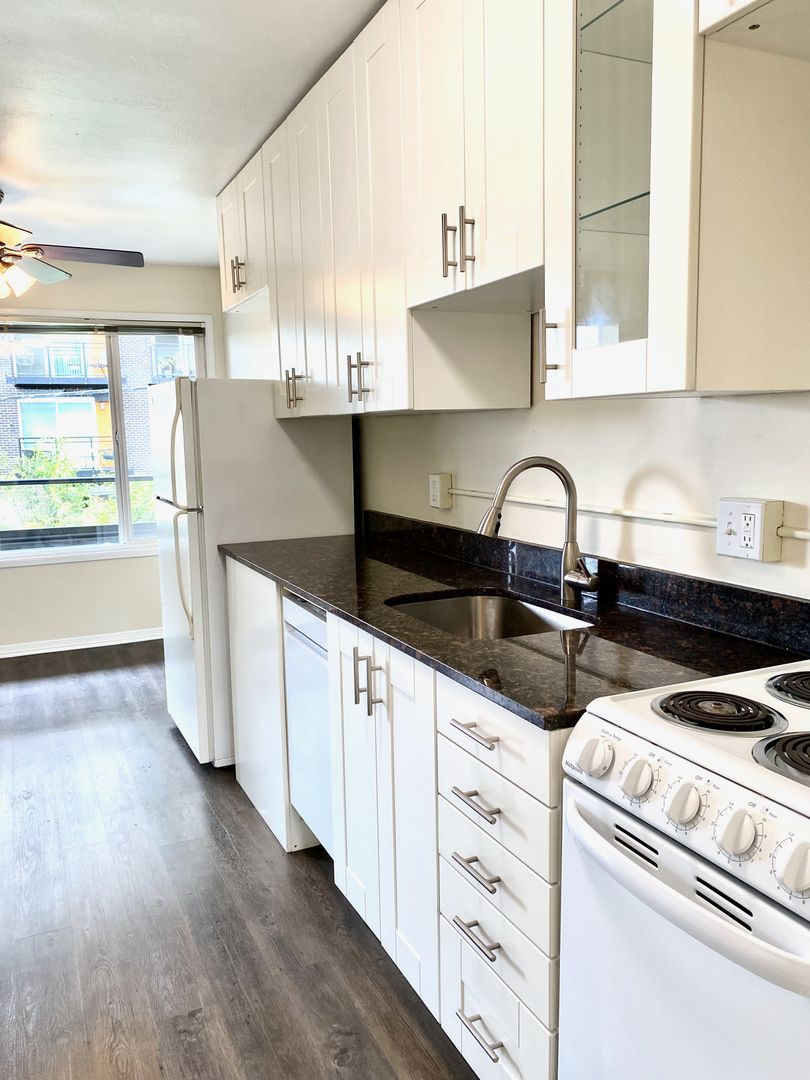 Seattle Apartment: 525 E Harrison St